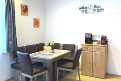 Essecke mit ausziehbaren Tisch