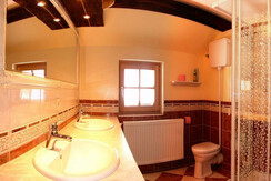 Hansl, Tauplitzalm, bathroom with two washbasin