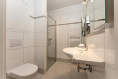 B10 Bathroom with shower and toilet