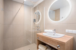 BASE 2.01 | en-suite bathroom  2