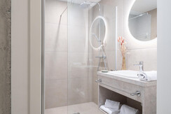 BASE 2.04 | en-suite bathroom  2