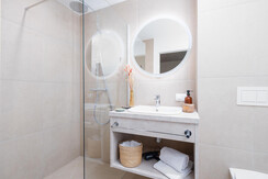 BASE 1.04 | bathroom 1 with shower and toilet