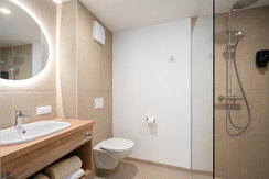 BASE 3.01 | bathroom 1 with shower & toilet