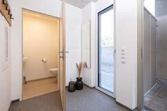 BASE 3.02 | entrace area with seperate toilet