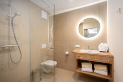 BASE 3.05 | en-suite bathroom 2