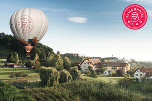 Hotel mit Ballon & Logo