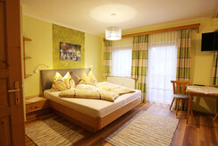 Farm Haufhof Pension - family room "Bergblick"