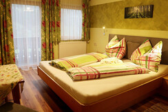 Farm Haufhof Pension - triple room "Planai"