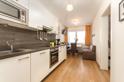 Top 4 kitchen with dining table