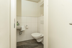 Top 4 Separate toilet in bedroom 1