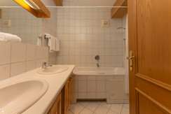 Badezimmer 2 mit Dusche und WC
