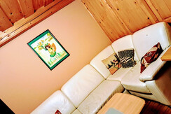 Wohnraum mit kleiner Küche