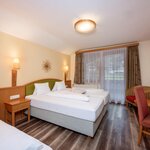 Photo of double room with shower or bath tube, WC