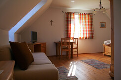 Rack-Gaestezimmer-Innen-scaled