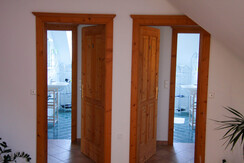 Rack-Gaestezimmer-Tueren-scaled