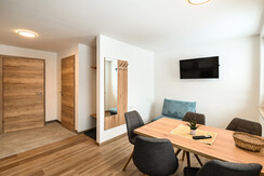 Club House Top 2 - Eingang & Essbereich