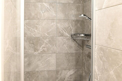 Club House Top 2 - Dusche im Badezimmer