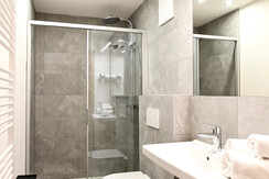 Club House Top 3 - Badezimmer mit Dusche