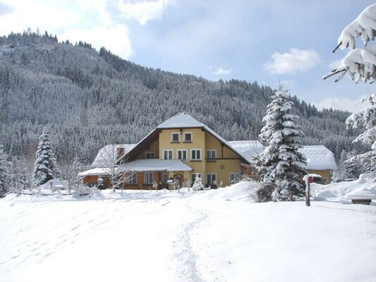 Haupthaus-Winter-01