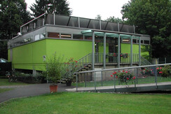 Gebäude mit Sanitäranlagen