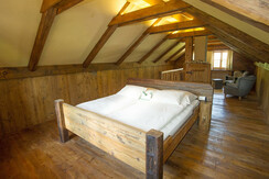 Chalet Altaussee, Altaussee, Bett in Galerie