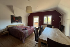 "Rose" bed and dining room