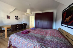 "Rose" bed and dining room