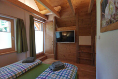 Chalet Tauplitz, Top 3, Schlafzimmer mit TV