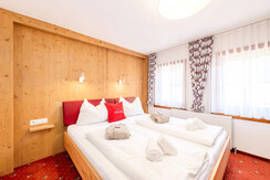 Chalet-am-See-Apartment-Haus-myNests-Aich-Schladmi