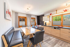 Chalet-am-See-Apartment-Haus-myNests-Aich-Schladmi