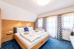 Chalet-am-See-Apartment-Haus-myNests-Aich-Schladmi