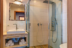 25_Wellnessbad mit Regendusche