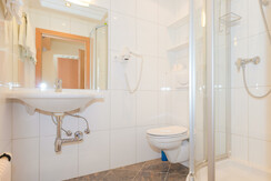 Doppelzimmer Nr. 7 Bad 2