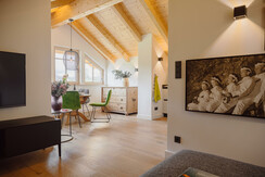 Großzügige Wohnküche mit hochwertigem Interior