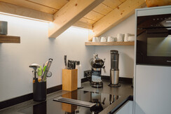 Moderne Küche mit SMEG-Geräten und Sodastream