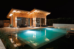 Den Abend am Saunahaus im Garten ausklingen lassen