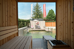 Bio-Zirbensauna mit Gartenblick