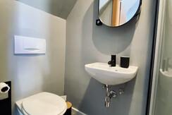 Badezimmer mit Stil im Studio Apartment