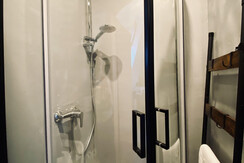 Dusche Studio Apartment oben rechts