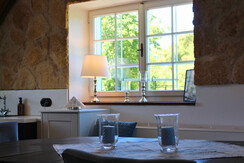 esstisch_bauernhaus_kerzen