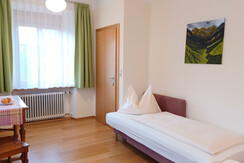 schlafsofa-einzelbett-pension-lachtal.jpg