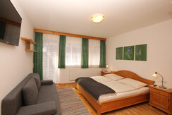 Schlafzimmer mit Schlafcouch