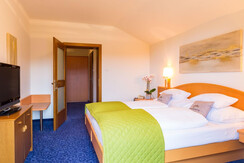 Familienzimmer Doppelbett m. Fernseher