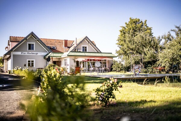 House view The hostel Loipersdorf | © Die Herberge