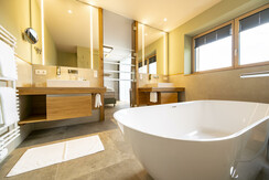 Apartments Weitblick Dorfhotel Fasching Badezimmer