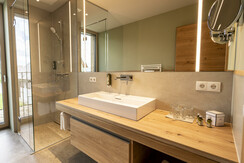 Apartments Weitblick Dorfhotel Fasching Badezimmer
