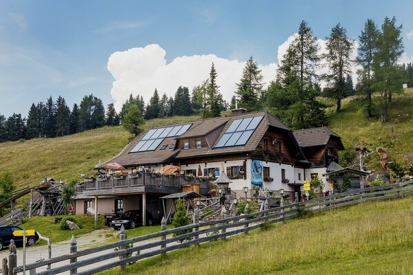 Aussenansicht Sommer | © Dreiwiesenhütte