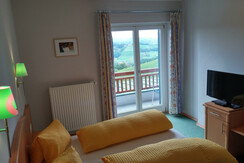 Seminarhaus Doppelzimmer mit Balkon 1