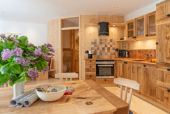 Ecologie Grundlsee, Küche mit Esstisch