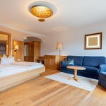 Photo of Suite, separate toilet and shower/bathtub, facing the mountains